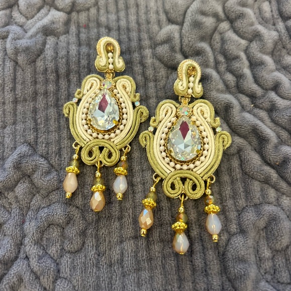 Soft Neutral Green and Cream with Gold Statement Earrings-NWT - Picture 8 of 8